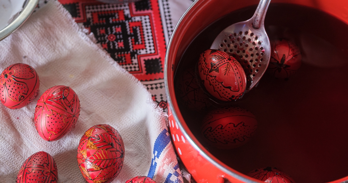 Tojásfestés a Gyimesekben